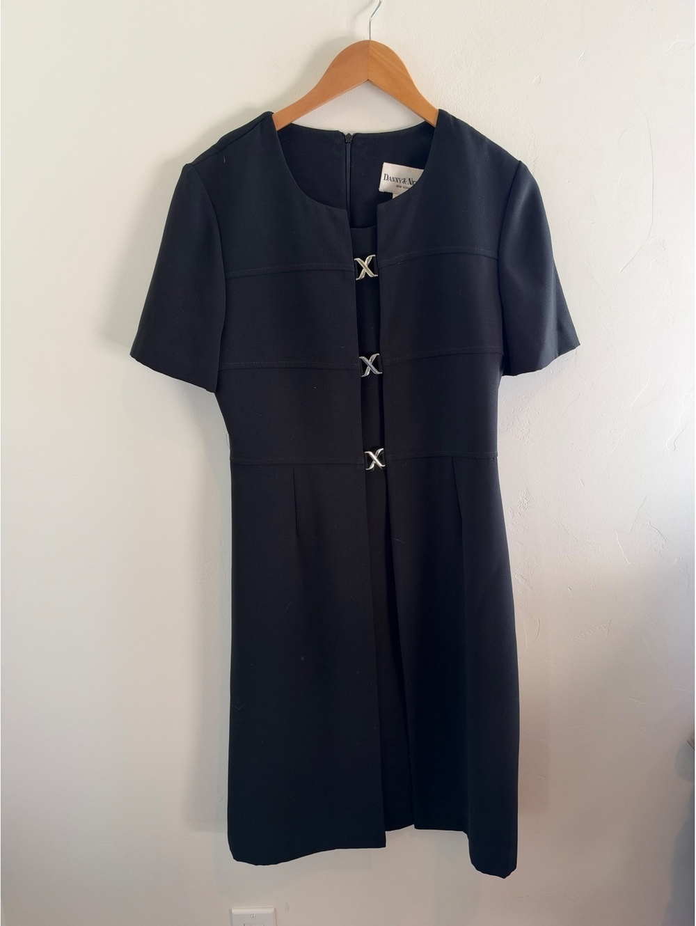 Danny & Nicole Black Midi Dress Size 6 Silver X Clasp Short Sleeve